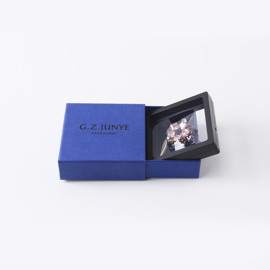 紙質(zhì)珠寶包裝盒會(huì)有哪些生產(chǎn)上的細(xì)節(jié)需要注意？